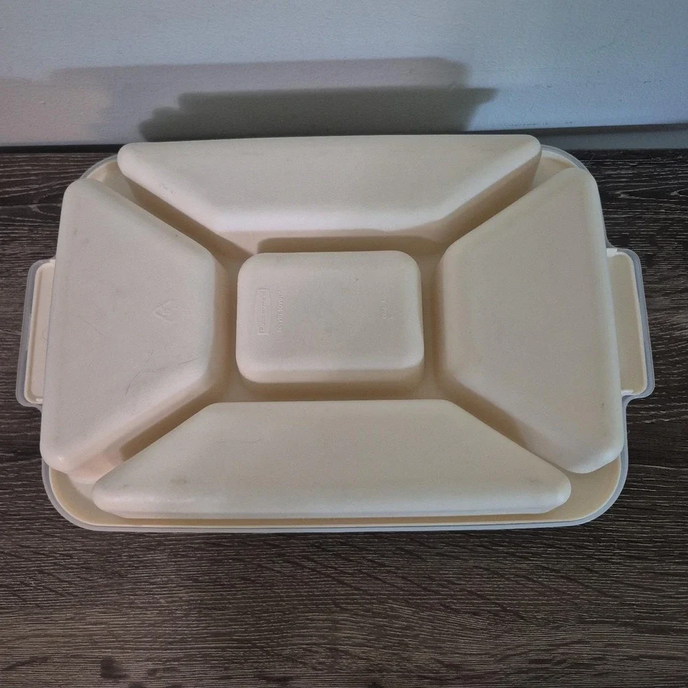 Rubbermaid vintage servin